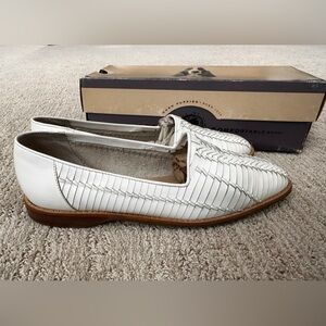 Hush Puppies Women's White Leather Woven Flats vintage rare